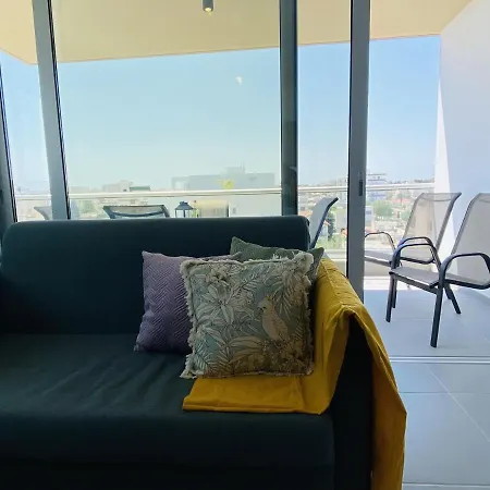 Silver Line 1-bedroom In Apartment *